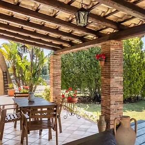 Kalos Near The Sandy Beach, Parking & Wifi Casa vacanze